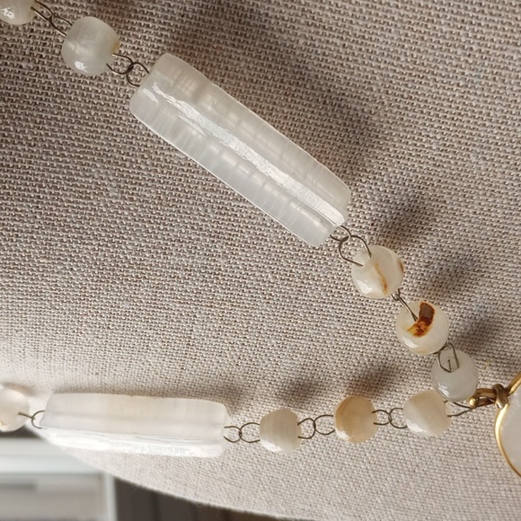 Vintage 2 1/2 in Carved white natural Agate Aztec Medallion beaded 28in Necklace - Picture 3 of 11